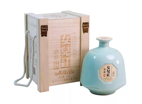 漳州回收绍兴女儿红黄酒醇酿花雕酒木质礼盒2.5L坛装黄酒行情价格